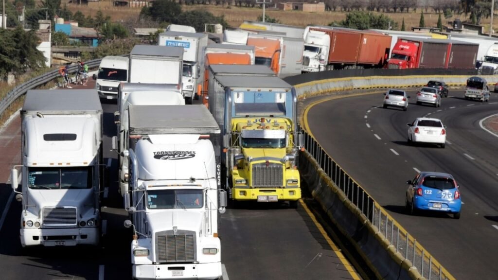Mantienen Operatros en Autopistas para Detectar Brechas de Escape de Delincuentes en Jalisco