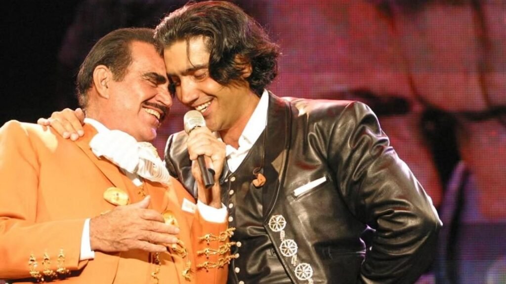 Mamá de Alejandro Fernández Convierte la Ropa de Vicente Fernández en Tiernos Detless Para La Familia