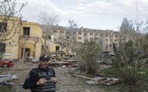 Tres personajes mueren en ataques rusos a kiev; Bombardeo Deja Al Menos 10 Heridos | El universal