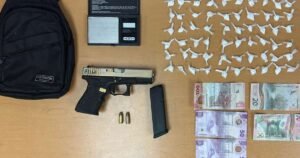 Detienen a Brad Pitt Con Arma y Droga en Monterrey
