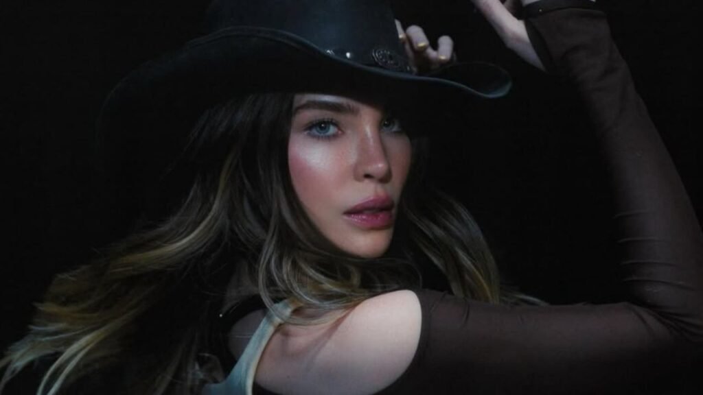 Belinda Demuestra Su Habilidad Con El Toro Mecánico en la Feria de Puebla y Causa Furor Entre Sus Fanérticos