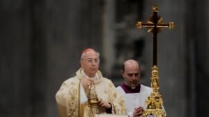 ‘Habemus Papam’: ¿Quién es Dominique Mamberti, Cardenal Encargado de Anunciar al Nuevo Papa?