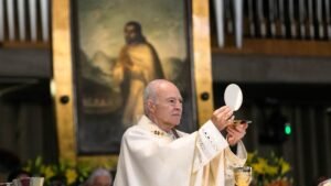 Cónclave “VA A SER BREVE”: Cardenal Carlos Aguiar Retes en Entrevista exclusiva para n+