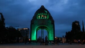 Mundial 2026 en Cdmx: Edificios se iluminan de verde para celebrar la Copa de la fifa en México