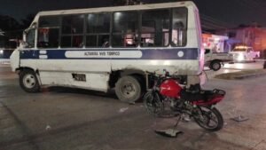 Jóvenes en Motocicleta Chocan Contra Autobús en Altamira; Uno Pierde la Vida