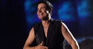 Chayanne Lanza Divertido Mensaje por El Día del Padre: “Sigo Esperando mi desayuno”