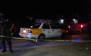 Incendian Tres Taxis en Distintos Puntos de Guerrero; Hallan 4 cadáveres calcinados en su interior | El universal
