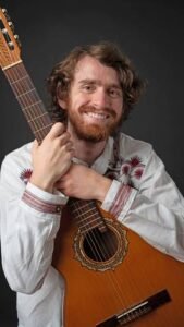 Andrés Volkov Reunió A Sus Amigos para Cear una Ópera Rock-Mariachi