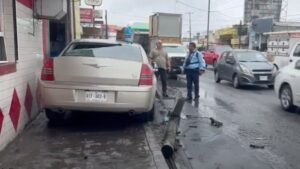 MUJER EN Presunto Estado de Ebriedad Ocasona Choque Múltiple en San Nicolás, NL; Heno 2 heridos