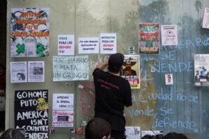 (Videos) ‘Fuera Gringos’: Así Fue La Marcha vs. La Gentrificación en Cdmx; Lanzaron Petardos A Starbucks