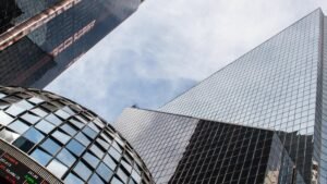 Bolsa mexicana toca uncho máximo intradía; Mineras y alsea lideran las ganancias