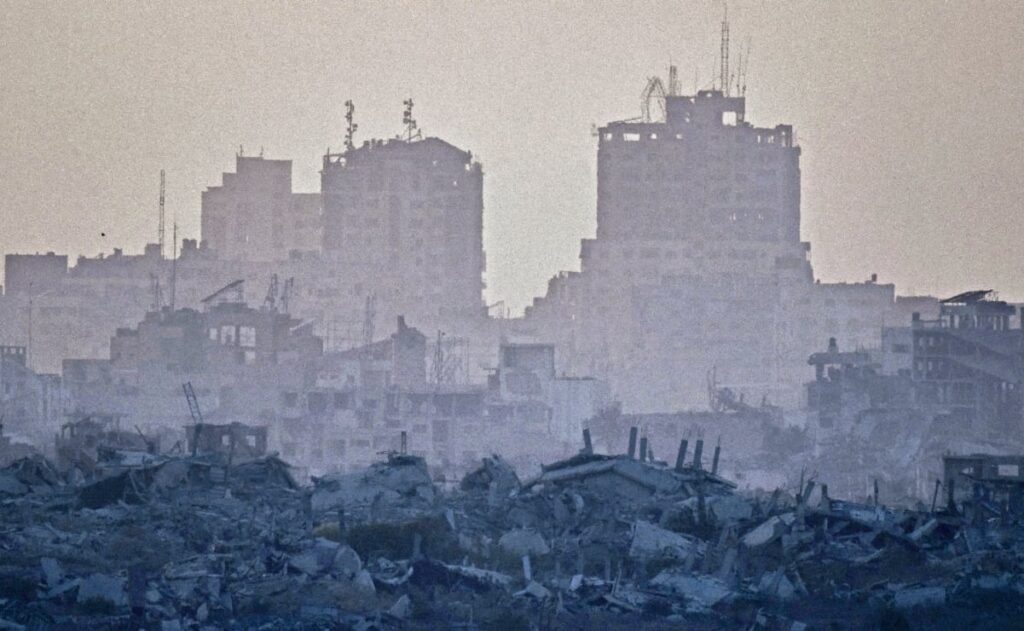 Israel Ataca Edificio en la Ciudad de Gaza; Revelan Nuevo Video de Dos Rehenes Israelíes | El universal