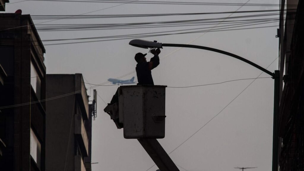 ¿Qué es la luz intrusa? Así afecta iluminación mal dirigida en la cdmx