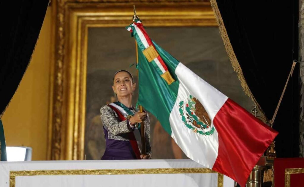 Sheinbaum da Histórico Primer Grito de Independencia Con un Zócalo Colmado de Asistentes | El universal