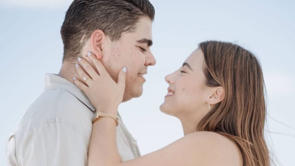 SE Casa Édgar Martínez Esparza, El Progonista del Primer Meme Viral de México Recordado Como “Édgar se Cae”