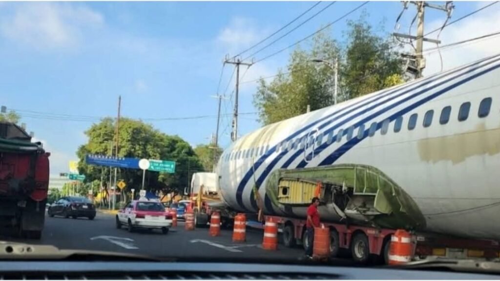 ESTA ES LA RAZÓN POR la ​​Que Había Un Avión en Periférico Sur, Aeronave Causa Sorpresa y Se Vuelve viral en Redes