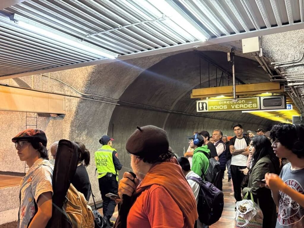 Reportan vagones del Metro CDMX tomados por protestantes, hoy en Línea 3