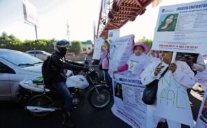 Bloquean Periférico Norte para exigir avance de indagatorias del caso Kimberly Moya | El Universal