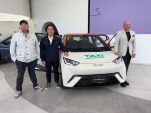 BYD, Grupo Tec y OCN se alían para incorporar 3.000 taxis eléctricos en NL