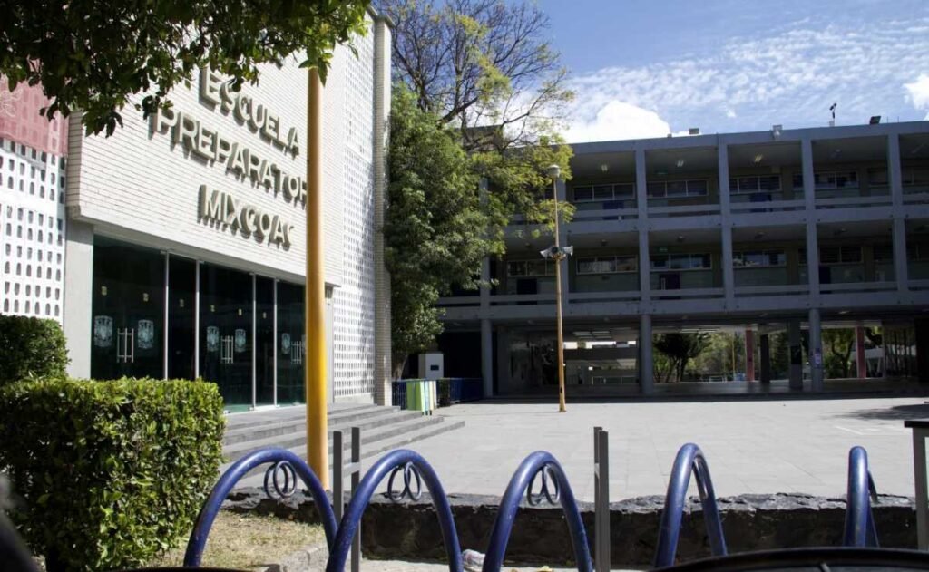 Estalla cohetón en instalaciones de la Prepa 8 de la UNAM