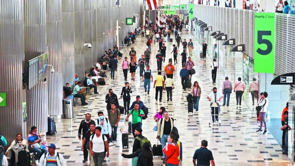 Divisas turísticas en México crecieron 6.2% a septiembre; suma 25.778 millones de dólares