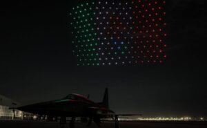 Drones iluminan Santa Lucía; México honra el 80 aniversario del regreso del Escuadrón 201 | El Universal