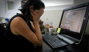 Más de 10 millones de mujeres fueron víctimas de ciberacoso en 2024; hombres, los principales agresores | El Universal