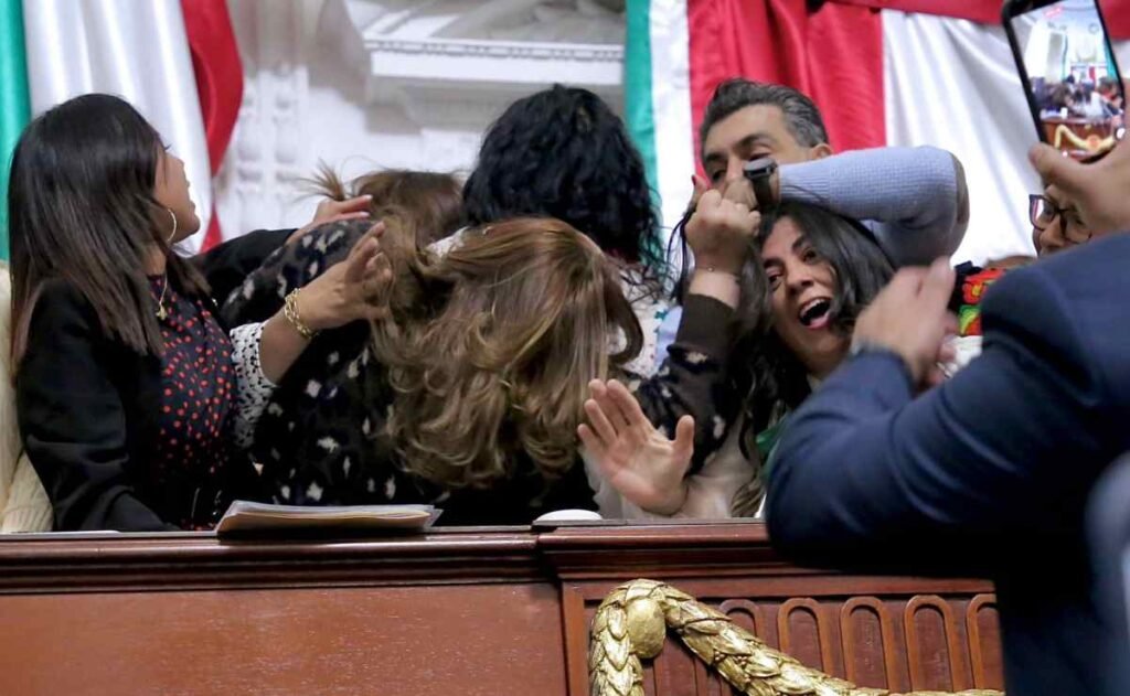 Así cubrieron medios internacionales la pelea en el Congreso de la CDMX; “se convirtió en un ring de la WWE” | El Universal