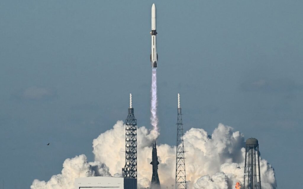 Blue Origin, propiedad de Jeff Bezos, lleva al espacio al primer usuario con sillas de ruedas