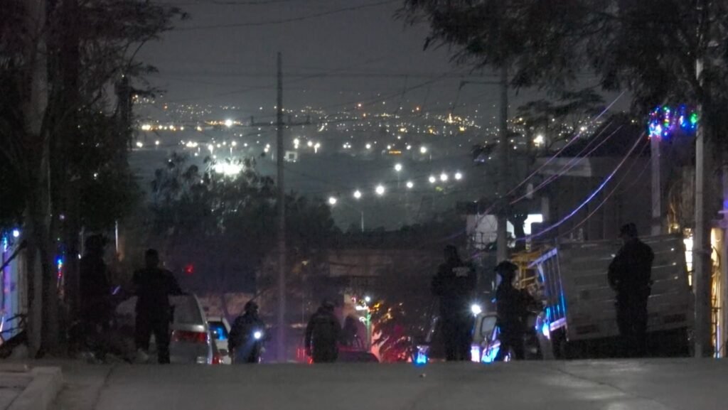 Atacan a Balazos a Barbero y lo Dejan Herido Afuera de su Local en Monterrey