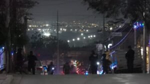 Atacan a Balazos a Barbero y lo Dejan Herido Afuera de su Local en Monterrey