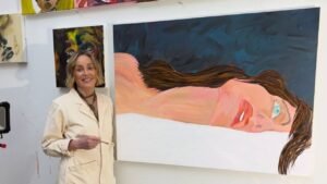 Sharon Stone asegura que sus pinturas tienen una inspiración paranormal