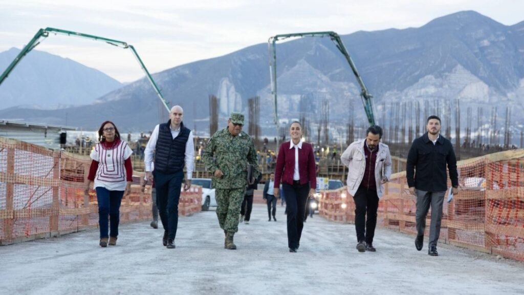 Claudia Sheinbaum y Samuel García supervisan obras de hospital del IMSS en Santa Catarina