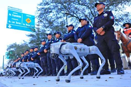 Llega a Nuevo León patrulla canina robotizada para la Copa del Mundo