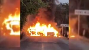 Reportan bloqueos en Autlán de Navarro | VIDEO