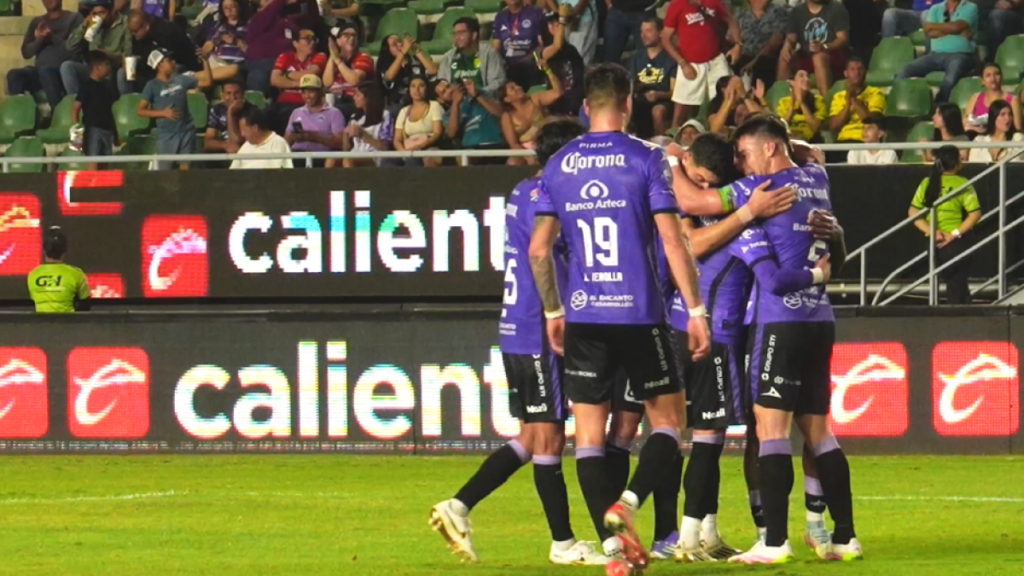 Mazatlán golea al León 4-2 en su gira de despedida del fútbol mexicano