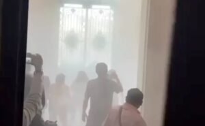 Irrumpen integrantes de Asamblea de Barrios en Congreso CDMX; tras algunos minutos reanudan sesión | El Universal