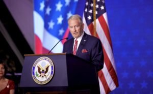 Embajador Johnson destaca inversión por 3 mil mdd de Mexinol en Sinaloa; empresarios necesitan un entorno libre de corrupción, señala | El Universal