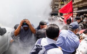 “¡Acuérdense de cuando Peña reprimió a maestros!” | El Universal