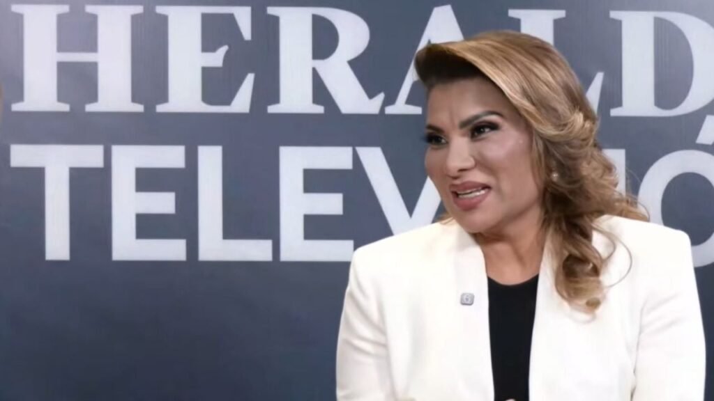 Senadora Lorenia Valles impulsa regulación de redes sociales; propone edad mínima de 16 años