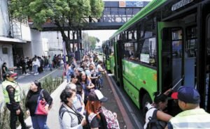 Viven calvario por cierre de L2 y falla en Tren Ligero | El Universal