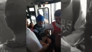 “¡Yo lo ví, viejo rata!”: dan paliza a presunto ratero en unidad de Mi Macro de Jalisco | VIDEO