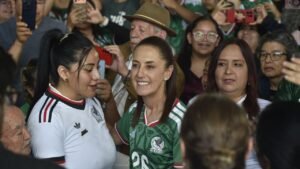 México vs Sudáfrica: Así GRITÓ Claudia Sheinbaum el gol de Julián Quiñones