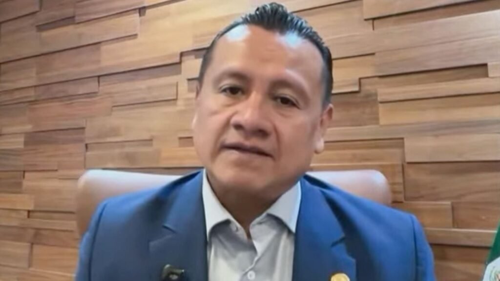 Carlos Torres Piña solicita licencia para buscar candidatura de Morena en Michoacán