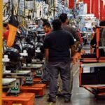 La industria automotriz recorta 107 mil empleos en México en dos años | El Universal