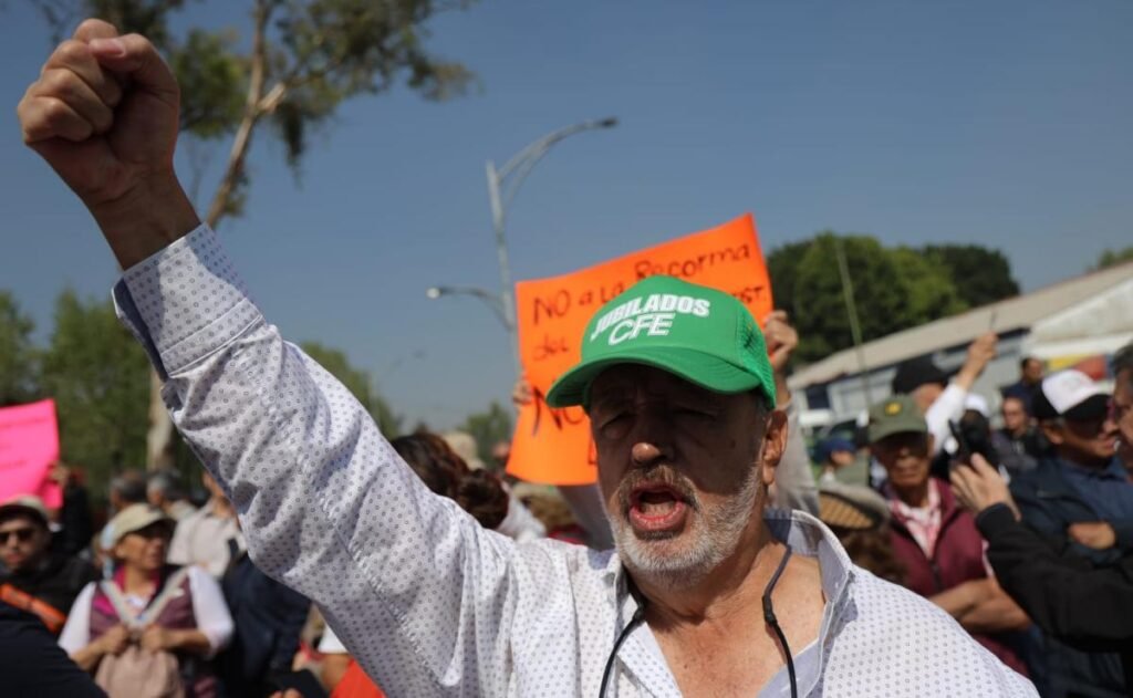 Demandas laborales hacen cortocircuito en la CFE | El Universal